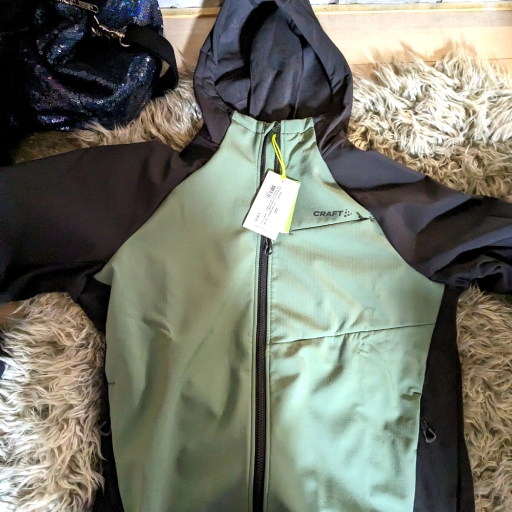 MEC Craft full zip green hoodie brand new in packaging with tags Men's medium